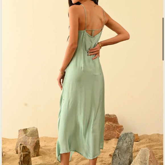 Vegan Silk Slip Dress 💗 The White Raven: Champagne S 🥂 - Picture 14 of 15